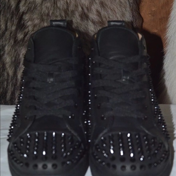 Comment below up to a size 15 - Picture 3 of 8